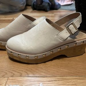 Kelsi Dagger Anthropologie size 8 clogs